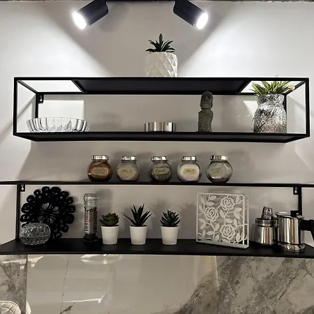 Tina's Sunset Haven Apartment *