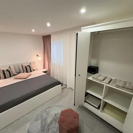 Tina's Sunset Haven * Ustrine