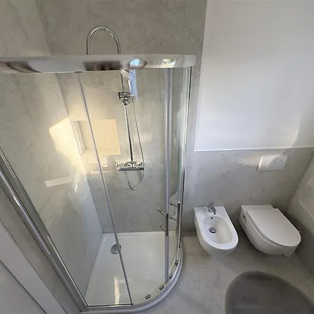 Tina's Sunset Haven Ustrine