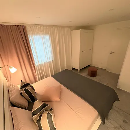 Tina's Sunset Haven Apartment Ustrine