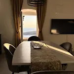Tina's Sunset Haven Appartement Ustrine