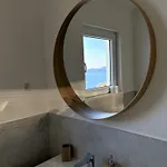 Tina's Sunset Haven Apartment Ustrine