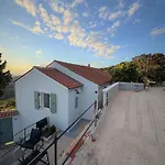 Tina's Sunset Haven Ustrine