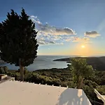 Tina's Sunset Haven Ustrine