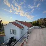 Tina's Sunset Haven * Ustrine