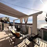Tina's Sunset Haven Διαμέρισμα Ustrine