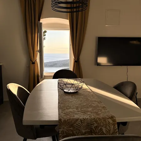 Tina's Sunset Haven Appartamento Ustrine