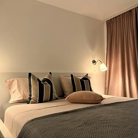 Tina's Sunset Haven Apartman Ustrine