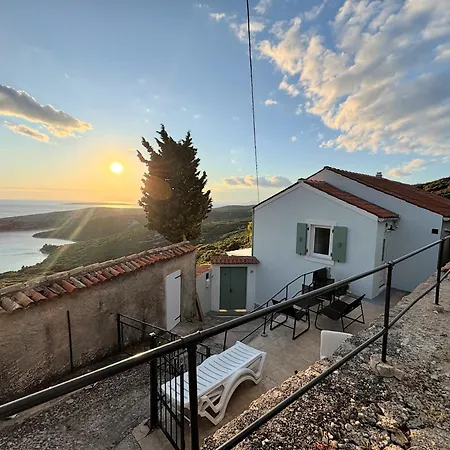 Tina's Sunset Haven * Ustrine