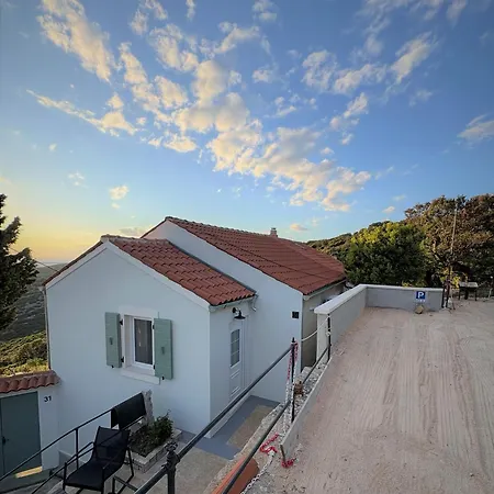 Tina's Sunset Haven * Ustrine