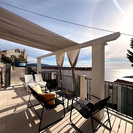 Tina's Sunset Haven Апартаменты Ustrine