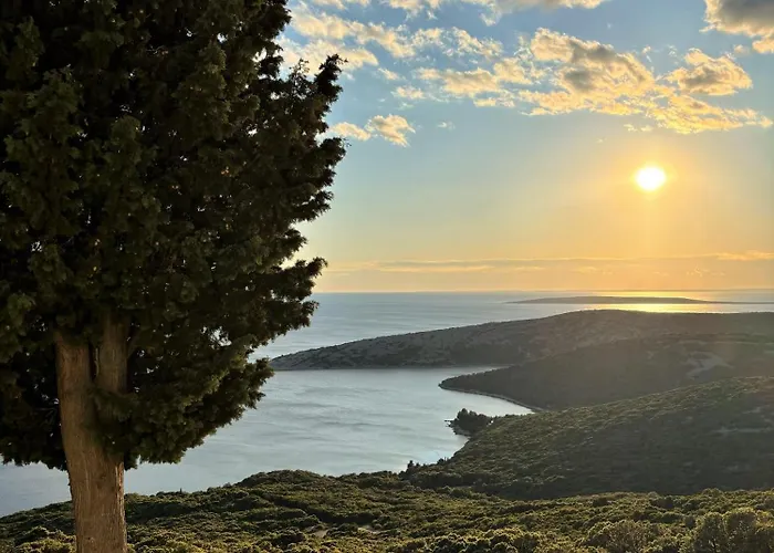 Tina's Sunset Haven Apartman *