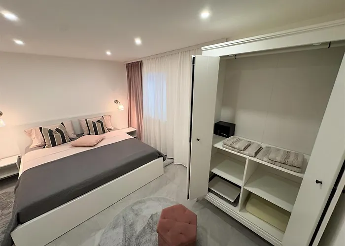 Tina's Sunset Haven * Ustrine