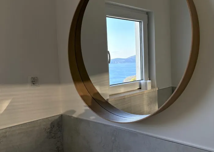 Tina's Sunset Haven Apartman Ustrine