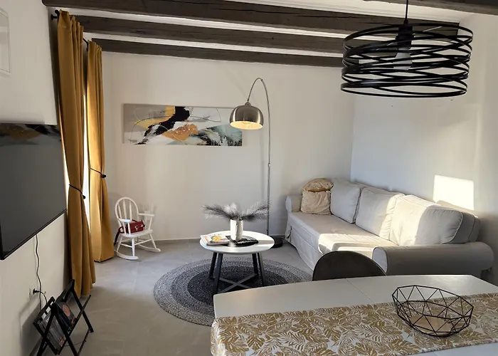 Tina's Sunset Haven Apartman *