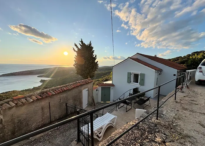 Tina's Sunset Haven * Ustrine