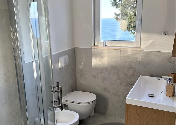 Tina's Sunset Haven Apartman Ustrine