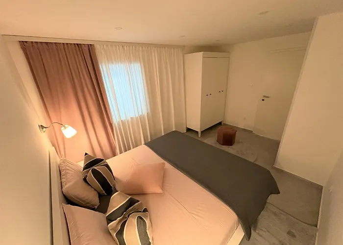 Tina's Sunset Haven Apartman Ustrine