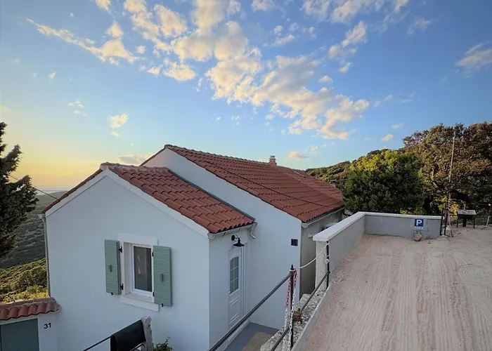 Tina's Sunset Haven * Ustrine