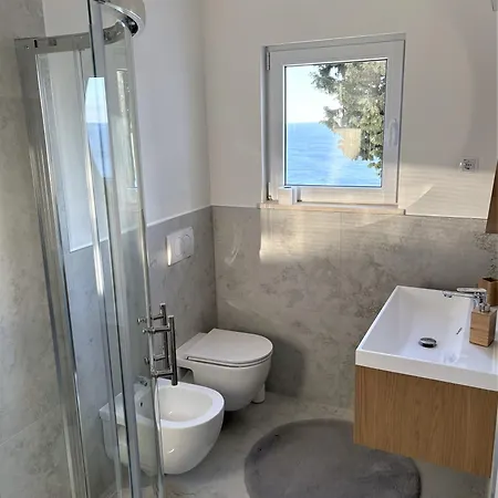 Tina's Sunset Haven Διαμέρισμα Ustrine