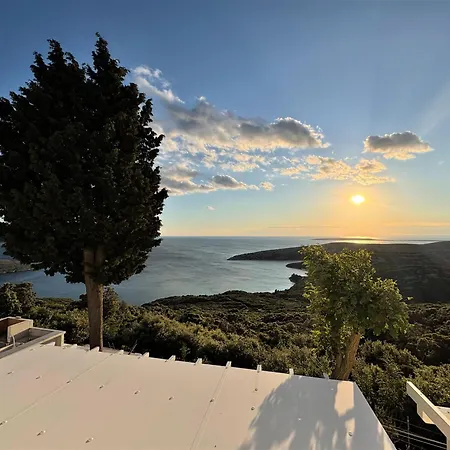 Tina's Sunset Haven Ustrine